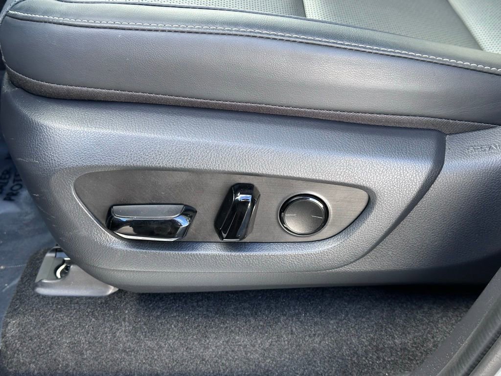 Used 2025 Lexus GX 550 image 16