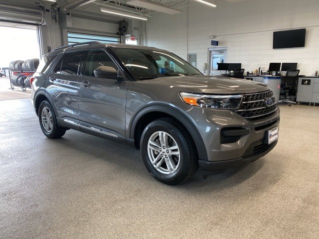 Used 2022 Ford Explorer XLT image 3