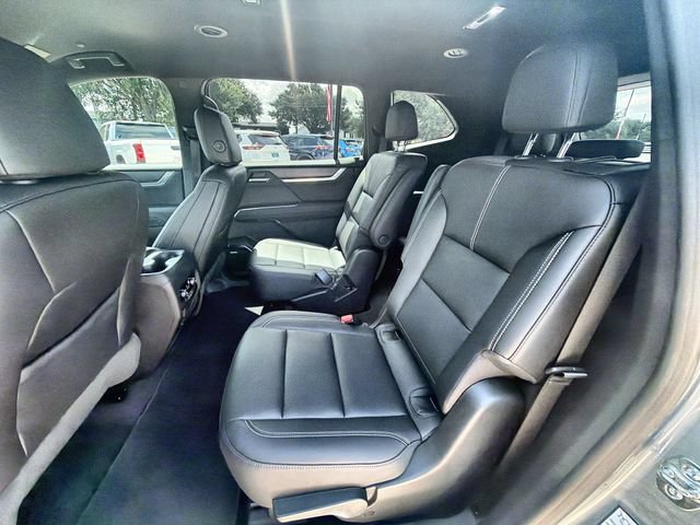 Certified 2026 GMC Acadia Elevation w/ Elevation Premium Package FWD image 24