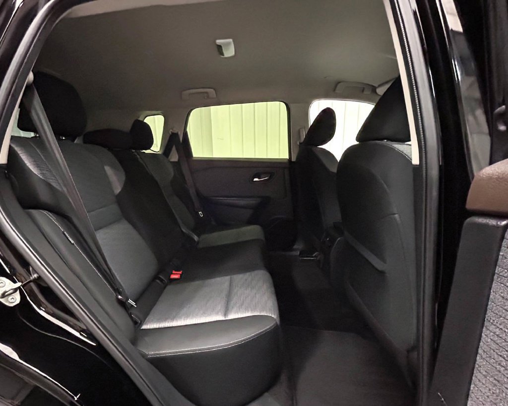 Used 2023 Nissan Rogue SV FWD image 17
