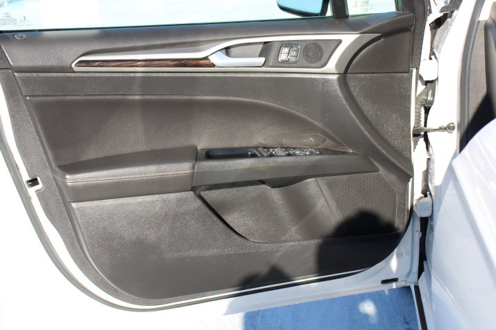 Used 2014 Ford Fusion Energi SE w/ Driver Assist Package image 10