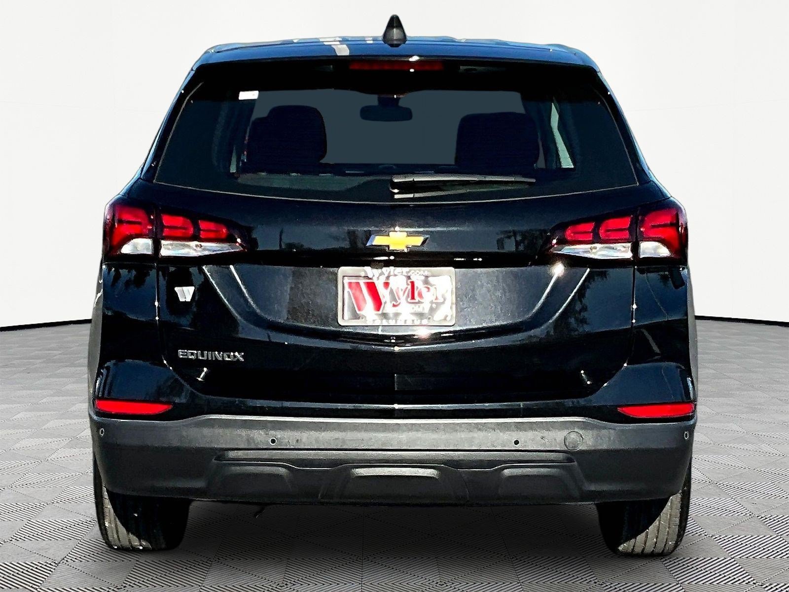 Used 2024 Chevrolet Equinox LS w/ Driver Confidence II Package FWD image 5