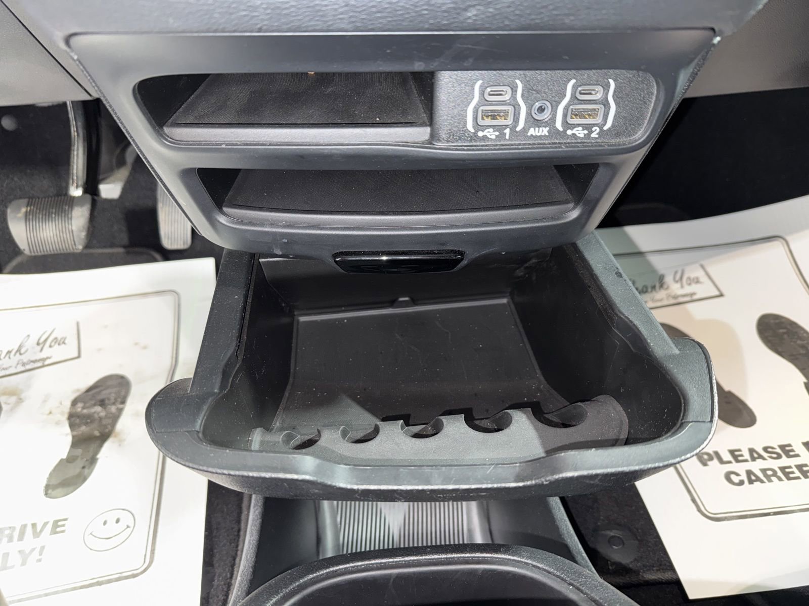 Used 2024 Chrysler Pacifica Select image 32