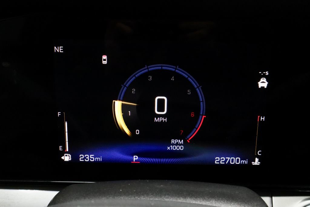 Used 2025 Chevrolet Trax LT w/ LT Convenience Package FWD image 27