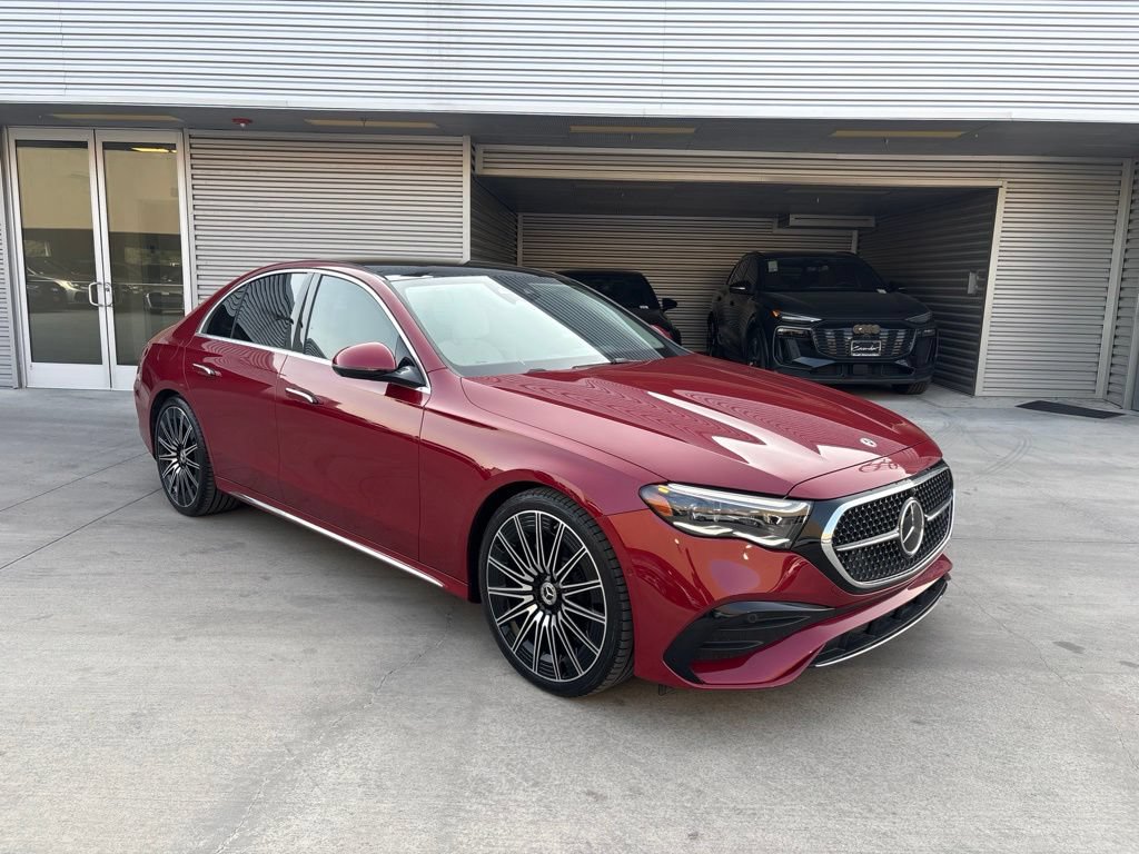 Used 2025 Mercedes-Benz E 350 4MATIC Sedan image 3
