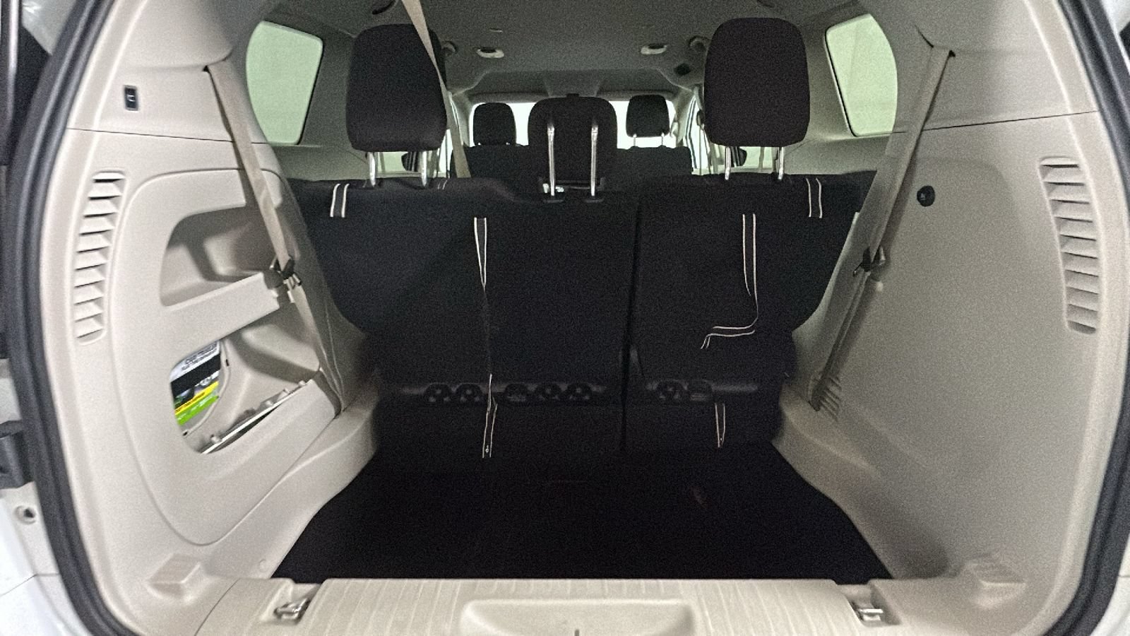 Used 2023 Chrysler Voyager LX FWD image 31
