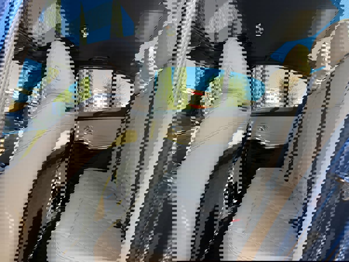 Used 2024 BMW 330i Sedan w/ Convenience Package image 17