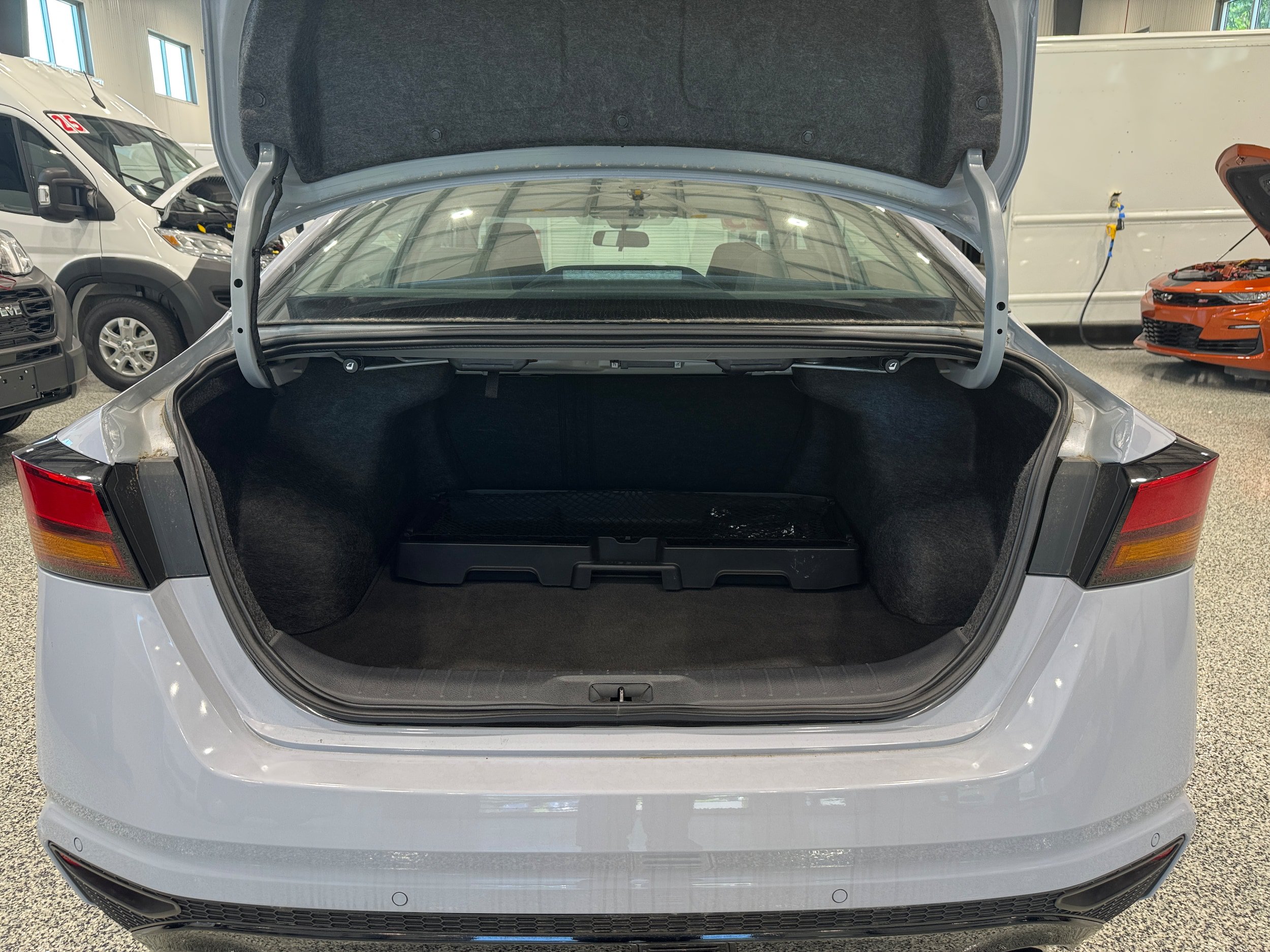Used 2025 Nissan Altima 2.5 SR AWD/4WD image 9