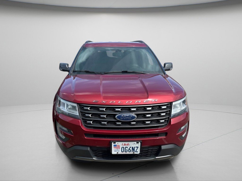 Used 2017 Ford Explorer XLT w/ Equipment Group 202A AWD/4WD image 3