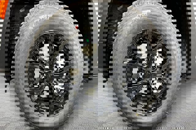 New 2025 Jeep Grand Cherokee Laredo image 13