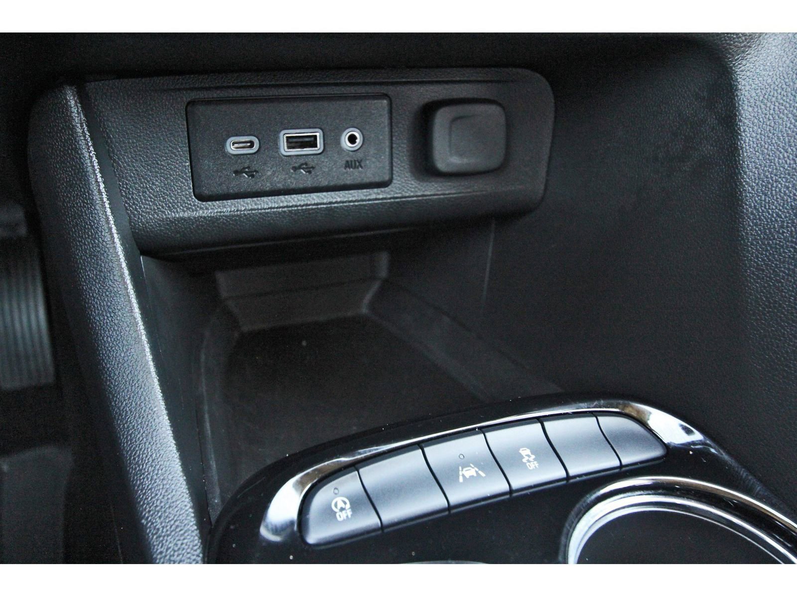 Used 2023 Buick Encore GX Essence w/ Experience Buick Package image 28