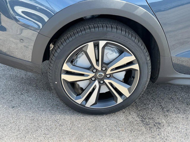 New 2026 Volvo V60 B5 Cross Country Plus w/ Climate Package image 4