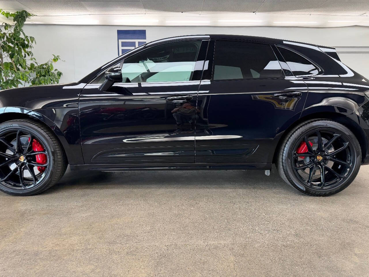 Used 2025 Porsche Macan GTS w/ Premium Package Plus (PU3) AWD/4WD image 21