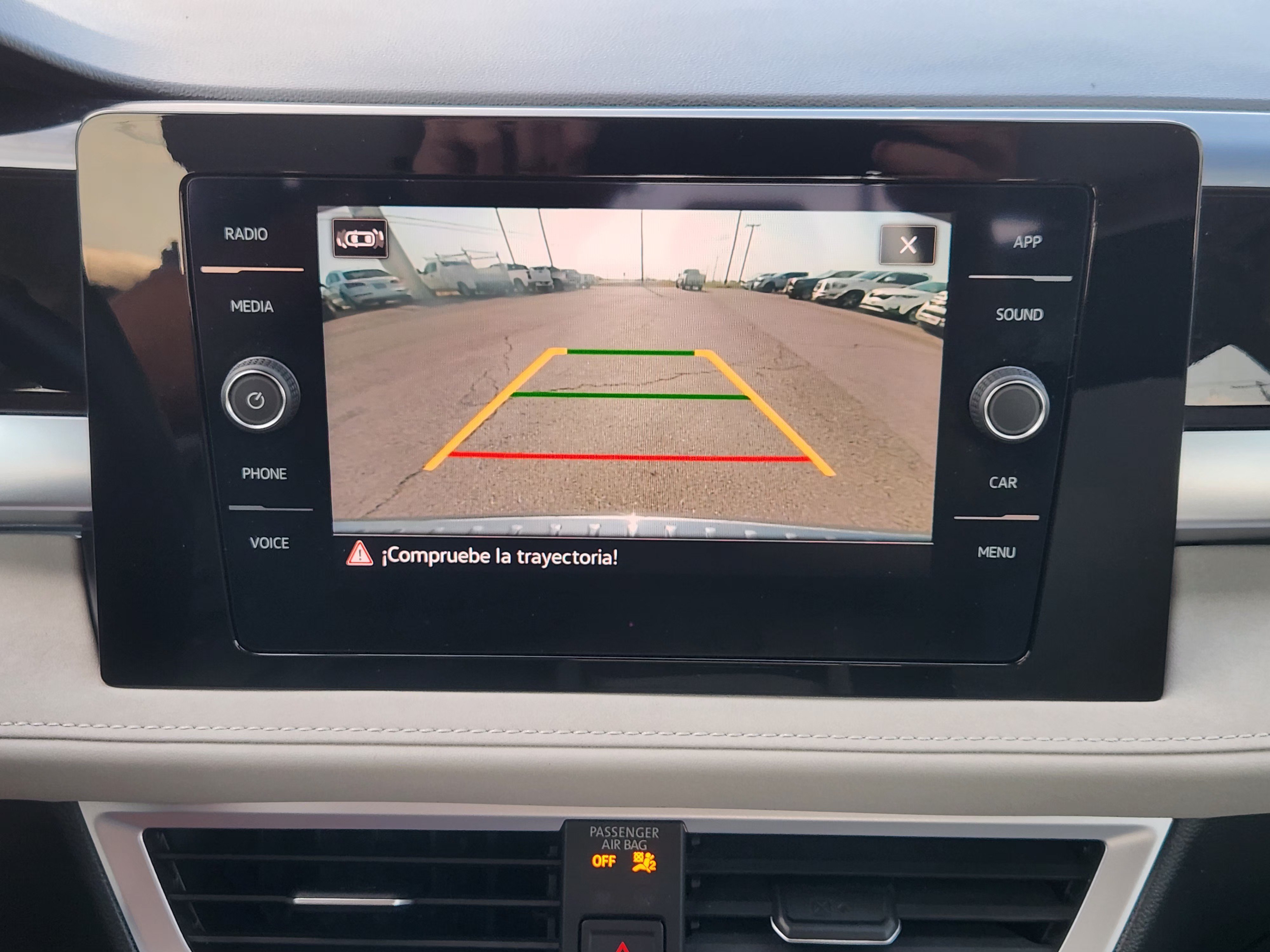 Used 2025 Volkswagen Taos SE FWD image 18
