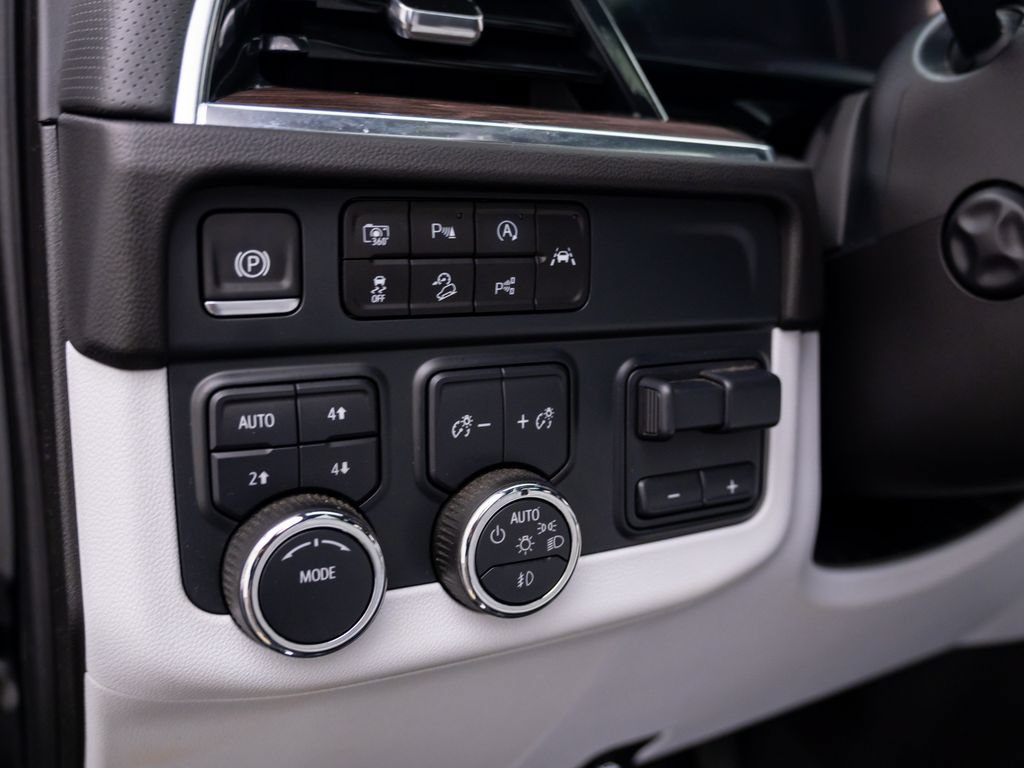 Used 2025 Chevrolet Tahoe Premier AWD/4WD image 21