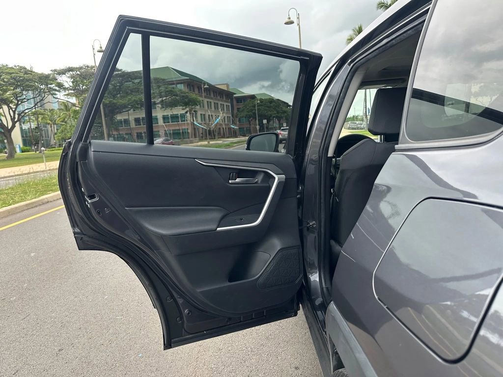 Used 2021 Toyota RAV4 XLE image 15