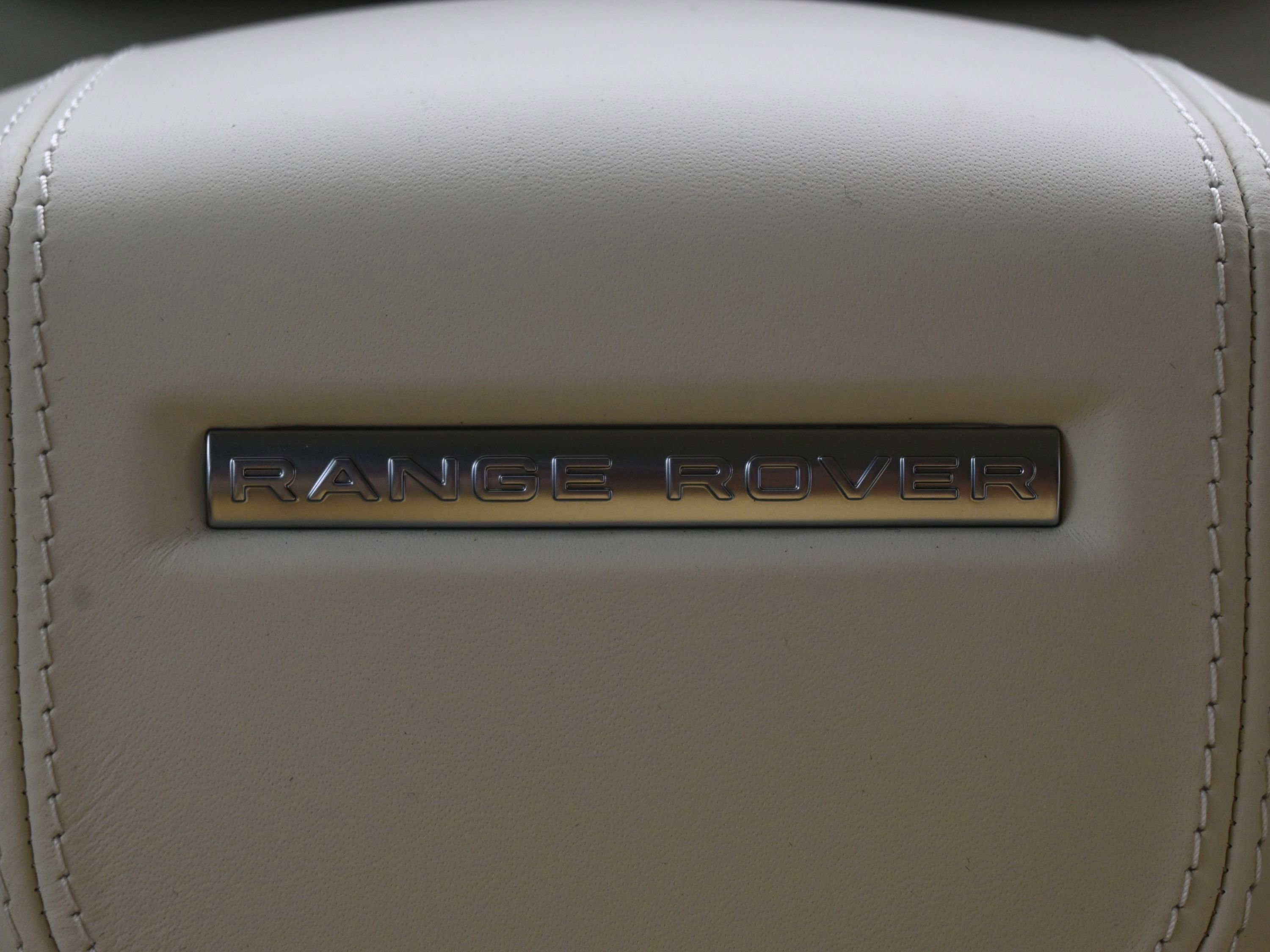 New 2025 Land Rover Range Rover SE image 19