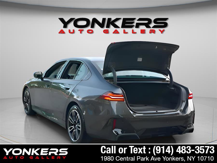 Used 2024 BMW 530i xDrive image 5