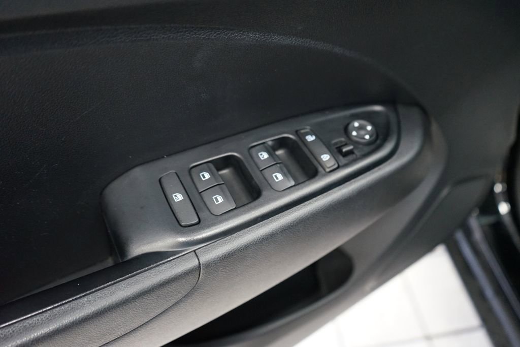 Used 2020 Hyundai Venue SEL FWD image 22