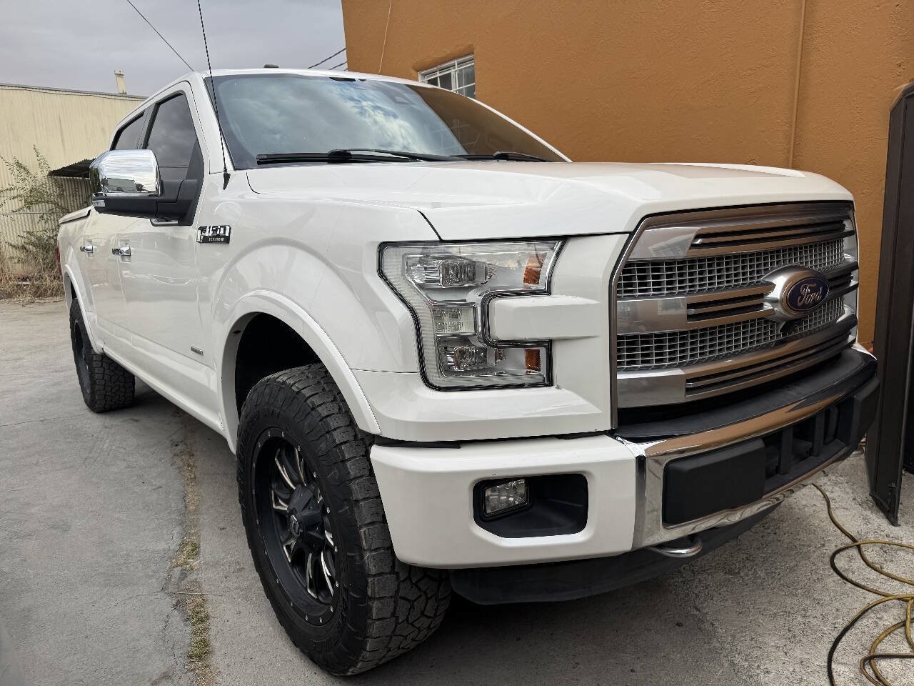 Used 2015 Ford F150 Platinum w/ Equipment Group 701A Luxury AWD/4WD image 2