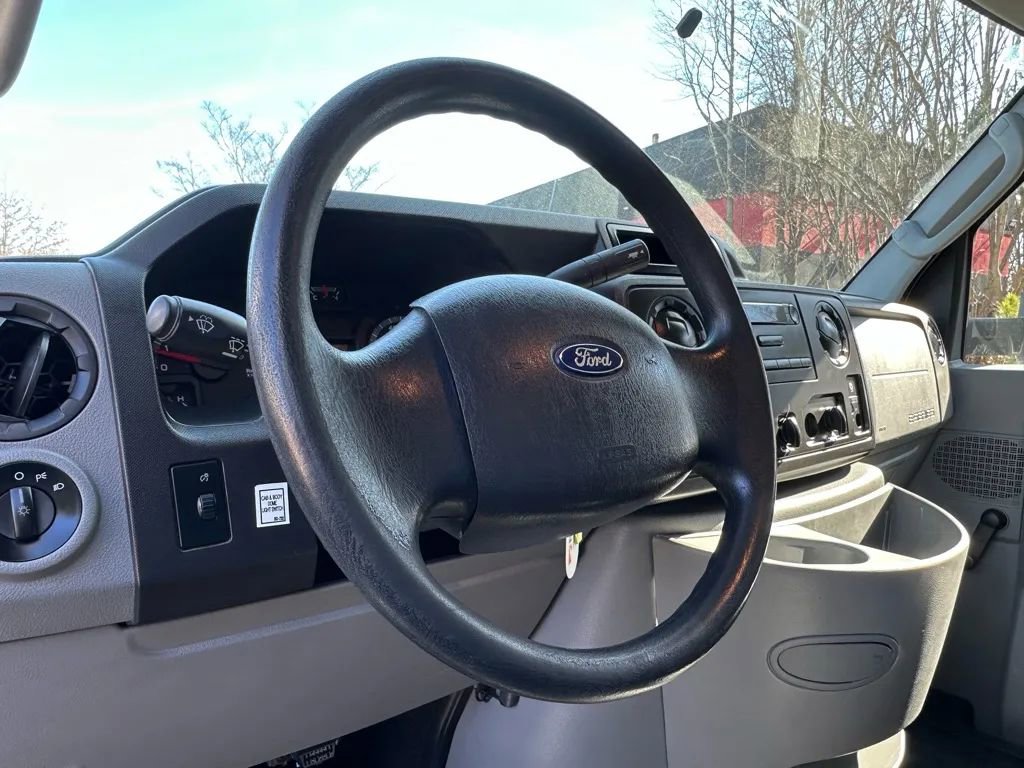 Used 2016 Ford E-350 and Econoline 350 Super Duty image 13