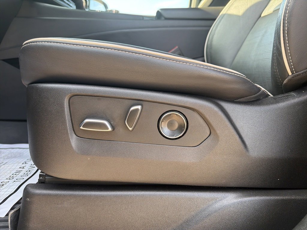 Used 2023 Cadillac Escalade Sport w/ LPO, ONYX Package image 12