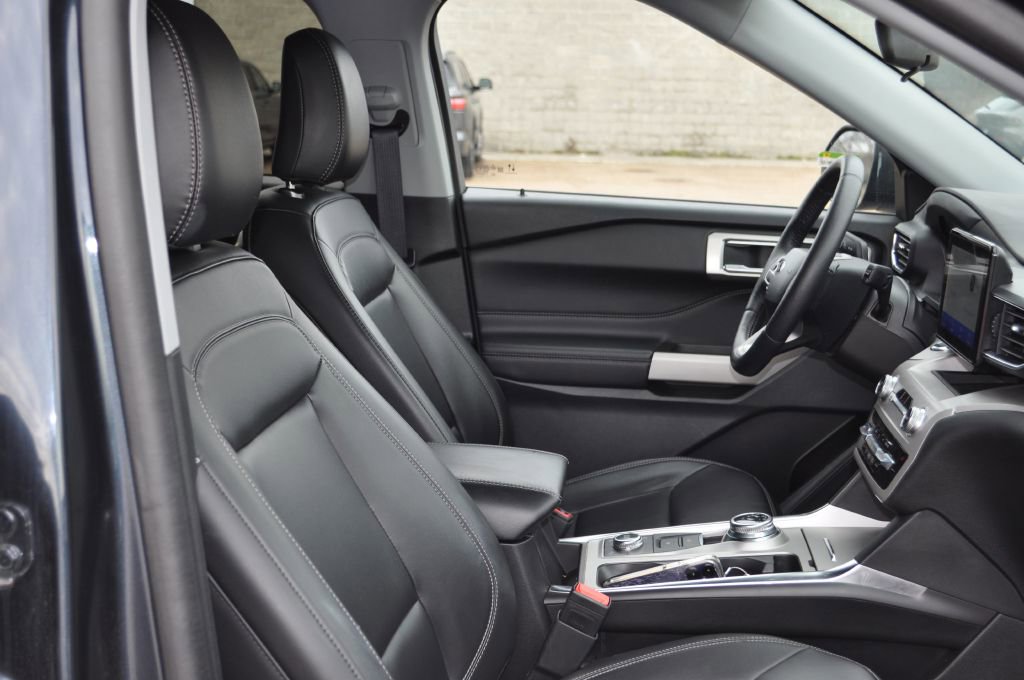 Used 2024 Ford Explorer XLT w/ Equipment Group 202A image 21