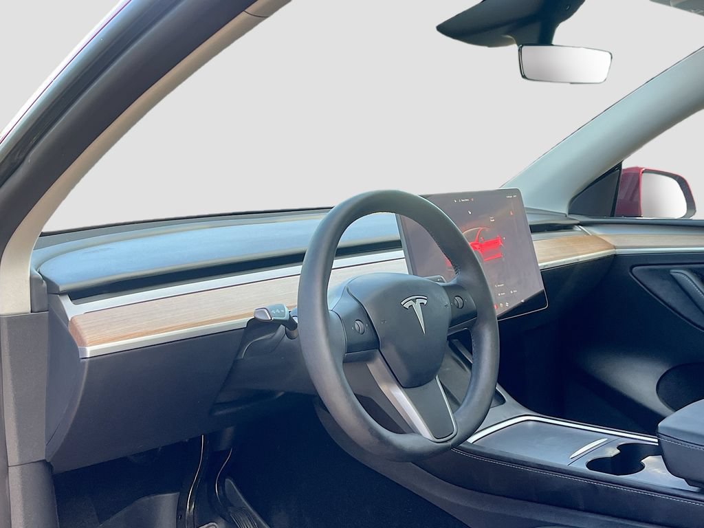 Used 2025 Tesla Model Y Long Range RWD image 9