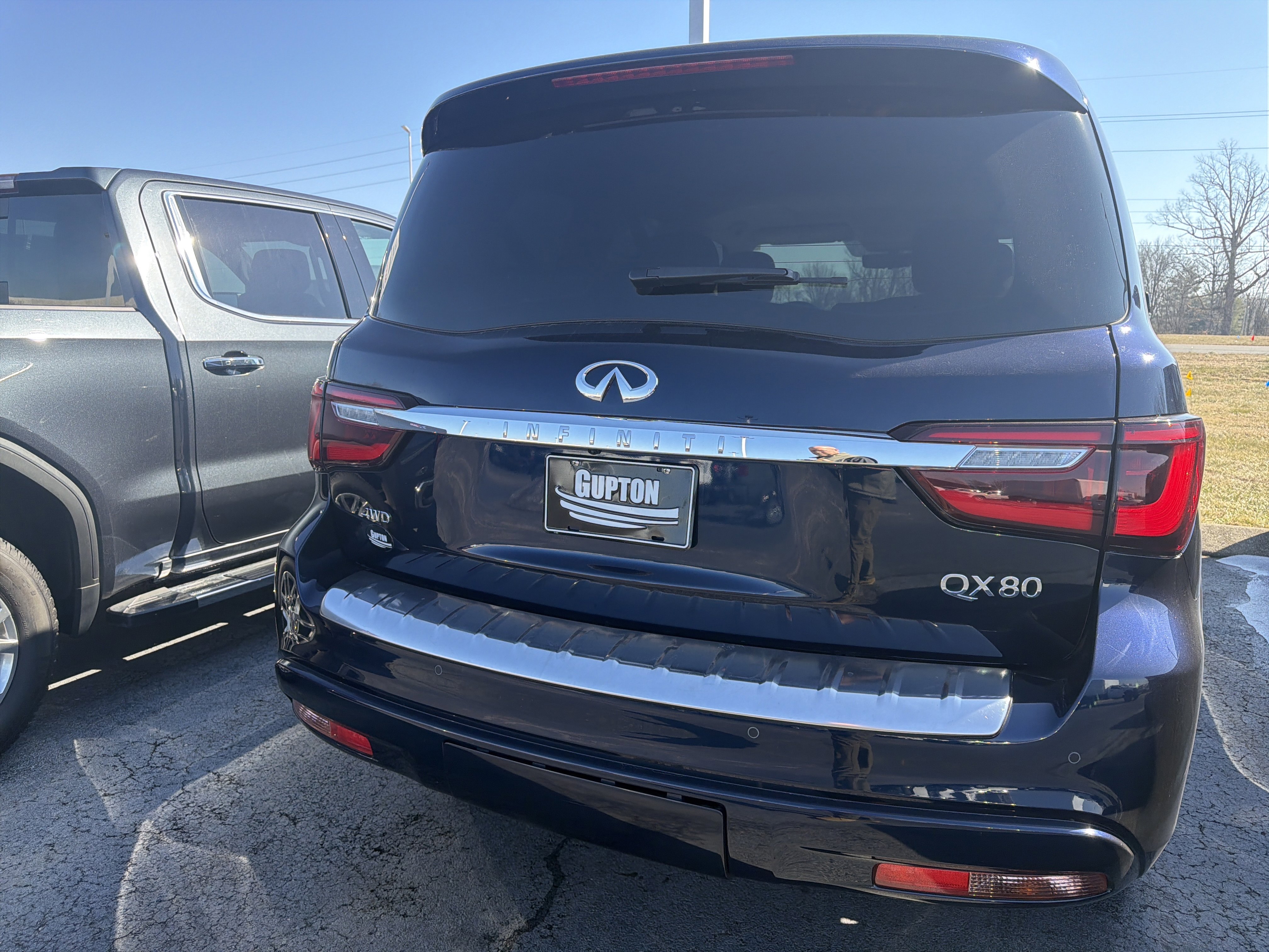 Used 2023 INFINITI QX80 Luxe w/ All-Season Package image 7