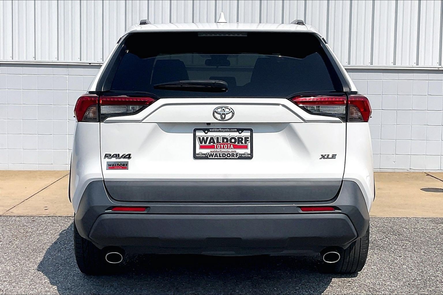 Used 2021 Toyota RAV4 XLE FWD image 5