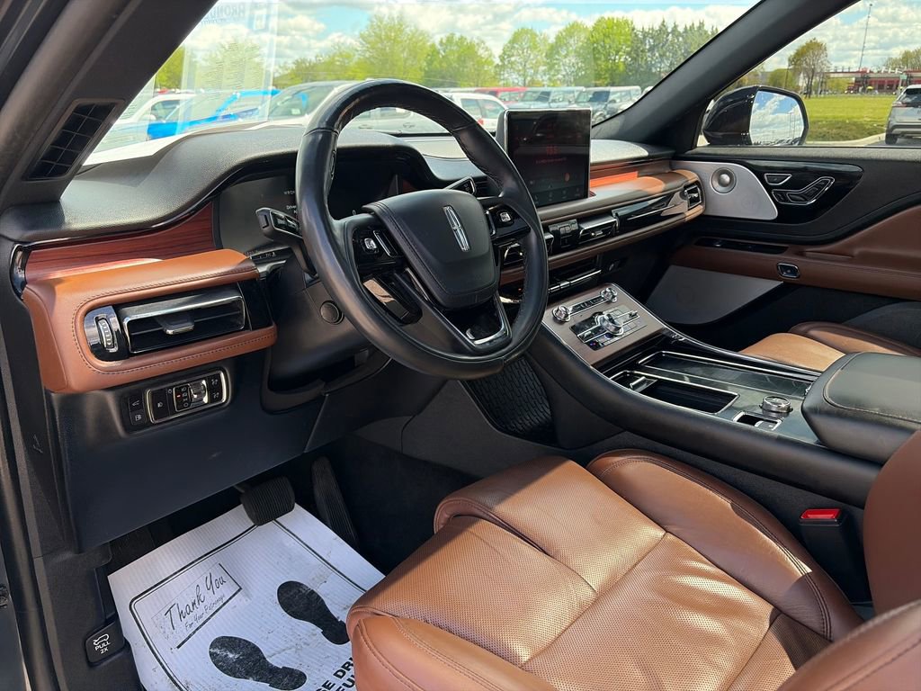 Used 2023 Lincoln Aviator Grand Touring w/ Equipment Group 301A AWD/4WD image 13