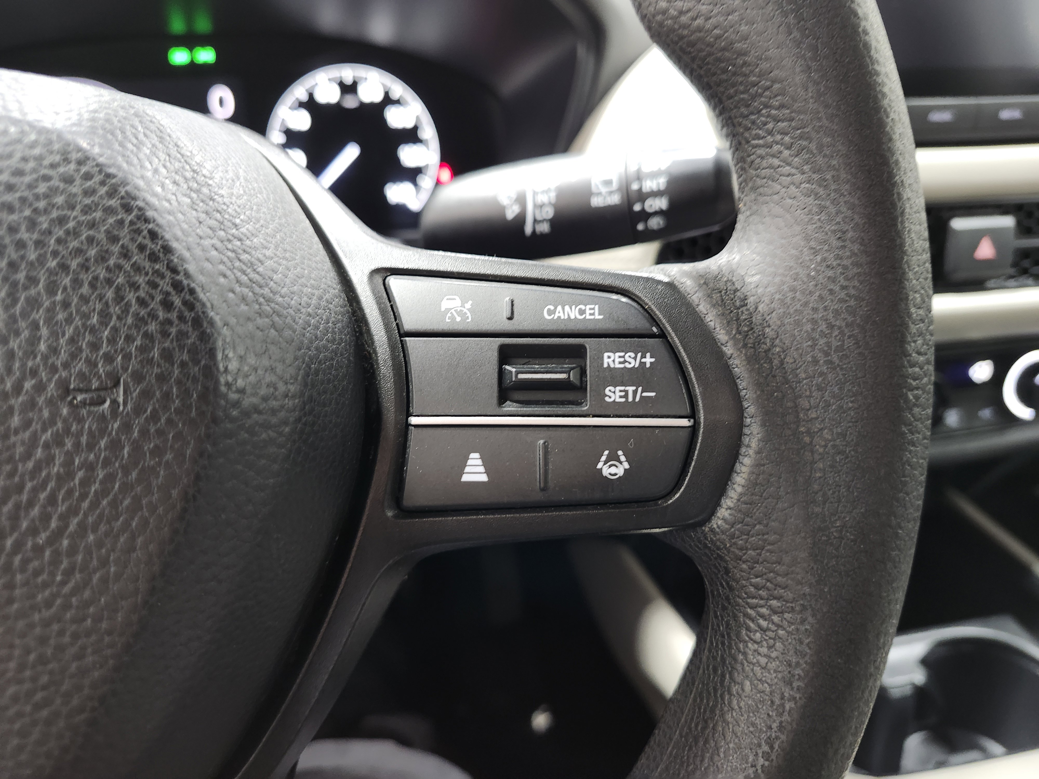 Used 2023 Honda HR-V LX image 32