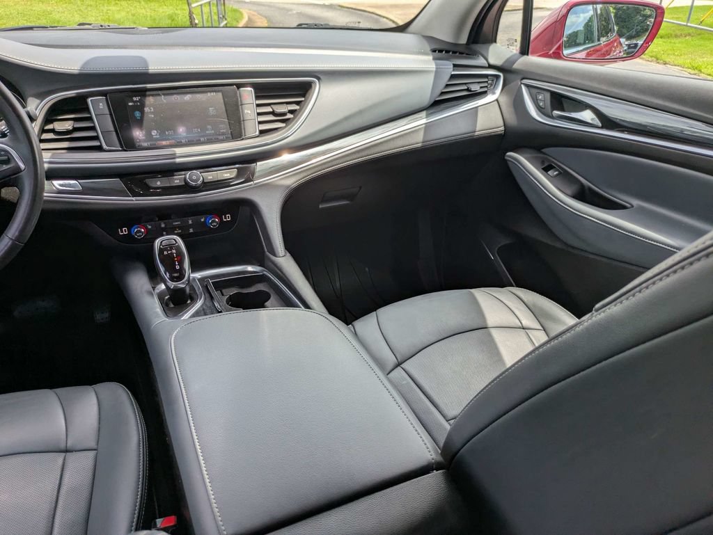 Used 2019 Buick Enclave Essence FWD image 19