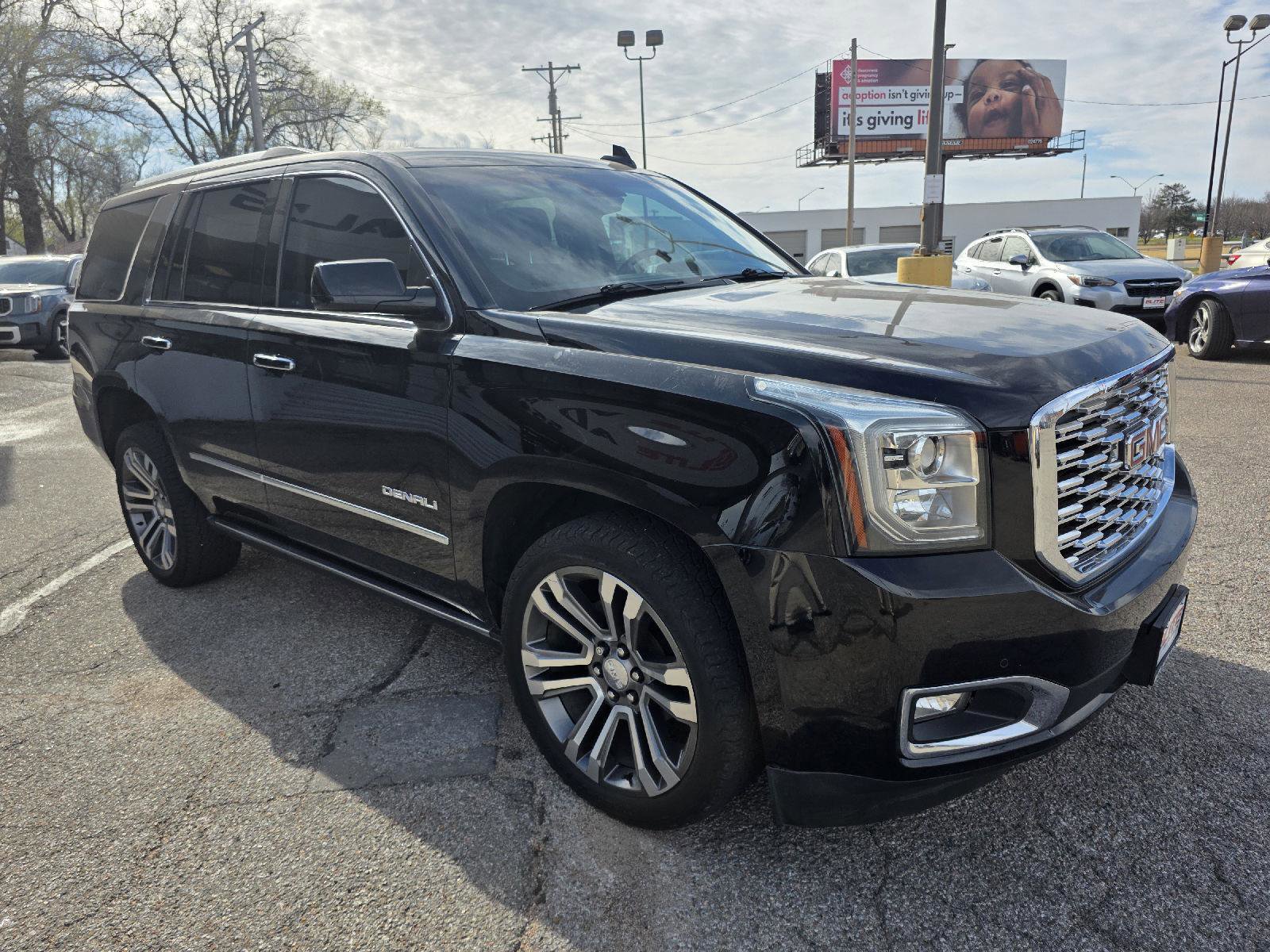 Used 2018 GMC Yukon Denali w/ Denali Ultimate Package image 3