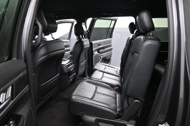 Used 2024 Jeep Wagoneer L Series II w/ Flexible Seating Group AWD/4WD image 10
