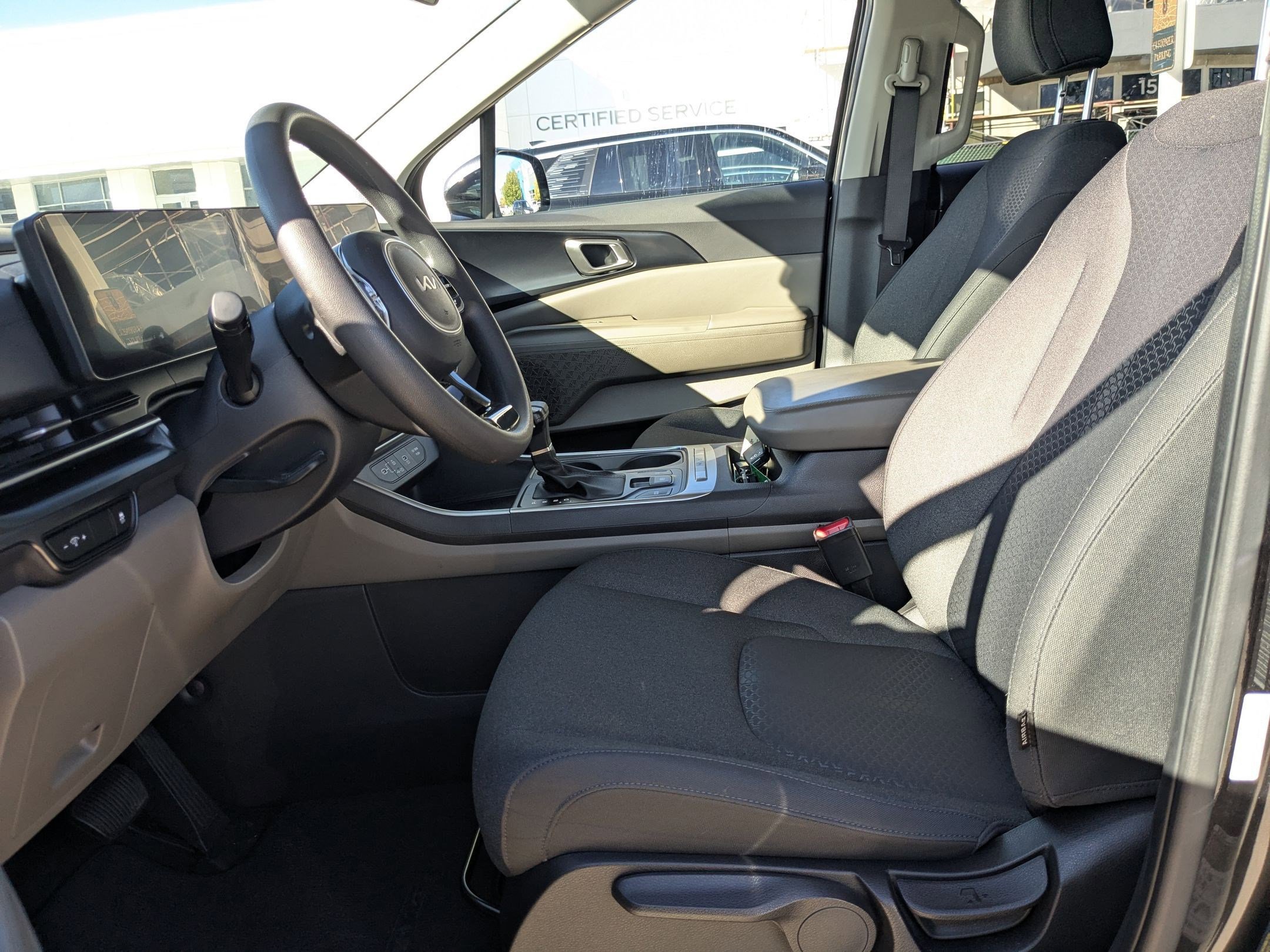 Certified 2025 Kia Carnival LX image 16