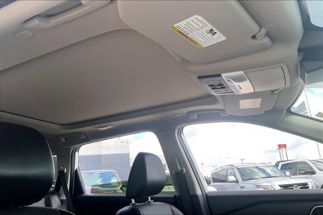 Used 2025 Nissan Rogue Platinum FWD image 20