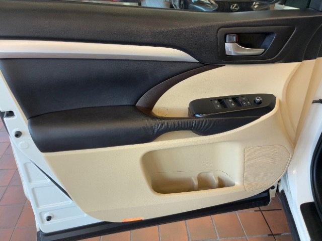Used 2016 Toyota Highlander XLE image 17