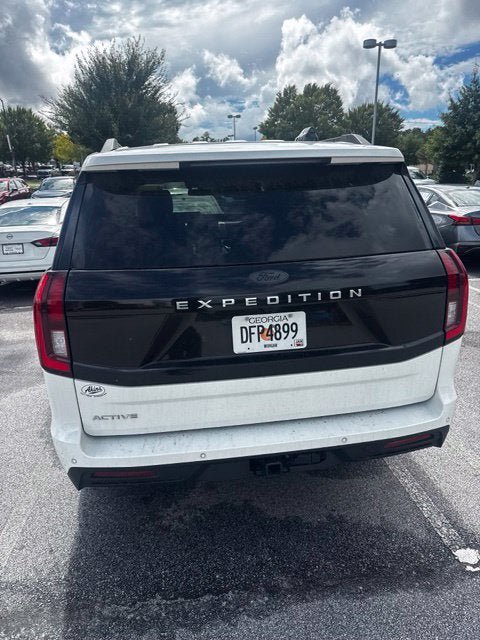 Used 2025 Ford Expedition Active RWD image 12