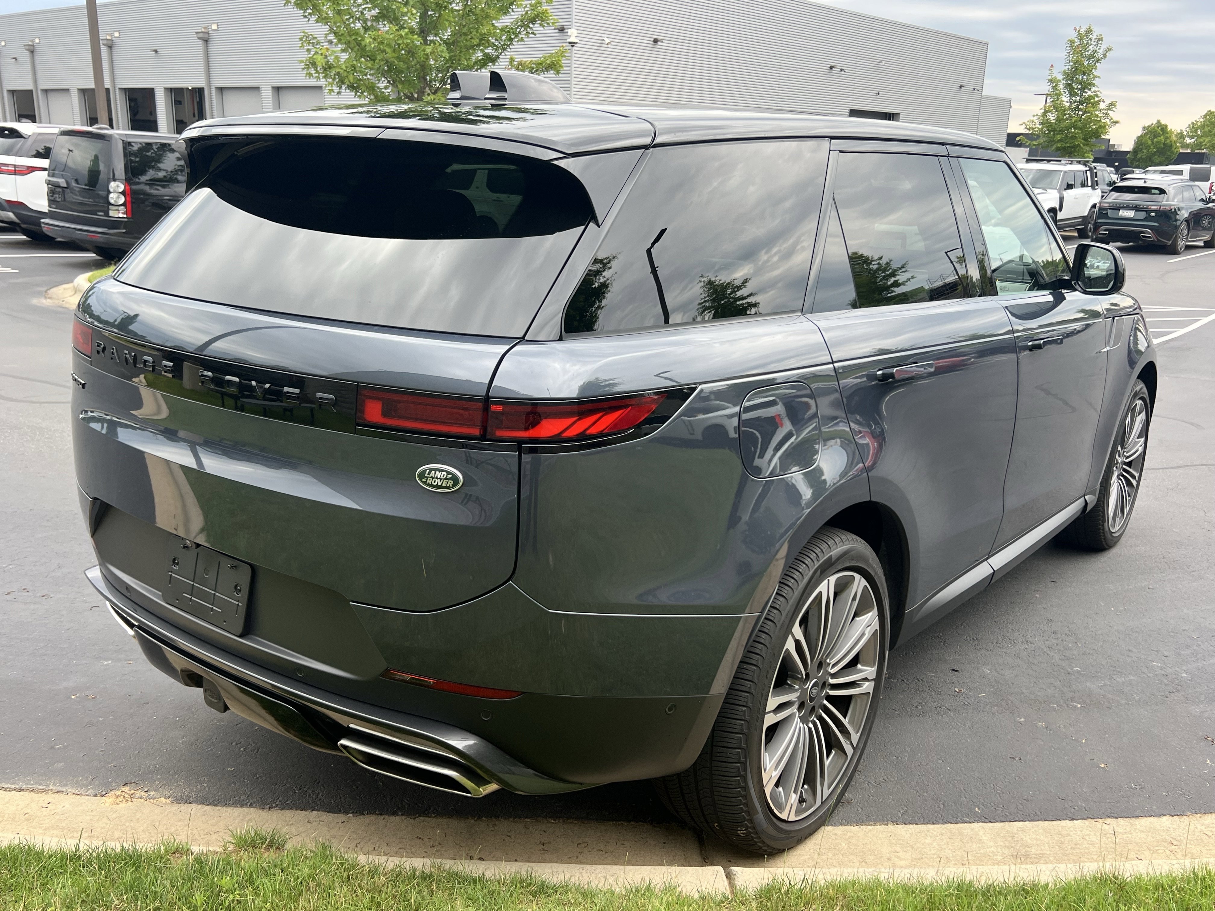 Used 2023 Land Rover Range Rover Sport SE AWD/4WD image 6