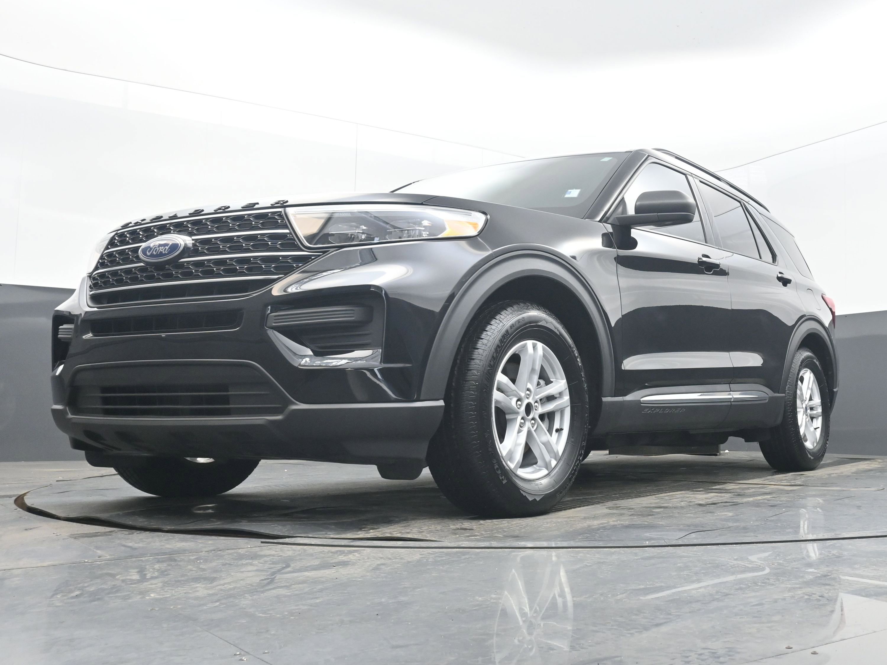 Used 2020 Ford Explorer XLT w/ Class III Trailer Tow Package image 27