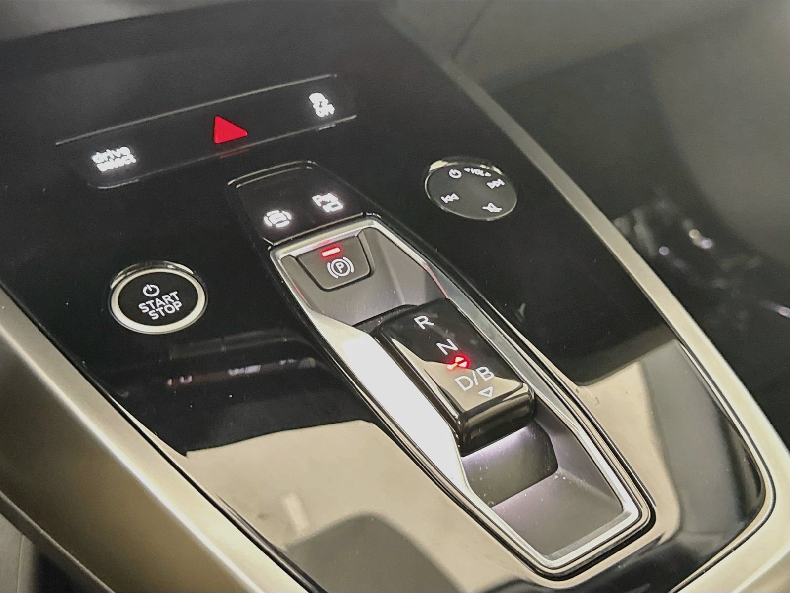 Certified 2023 Audi Q4 e-tron Premium Plus w/ Premium Plus AWD/4WD image 18