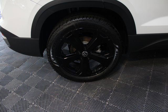 New 2025 Volkswagen Taos SEL image 27