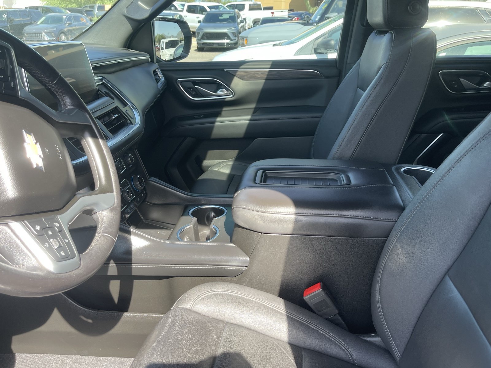 Used 2022 Chevrolet Suburban LT w/ LT Signature Plus Package RWD image 8