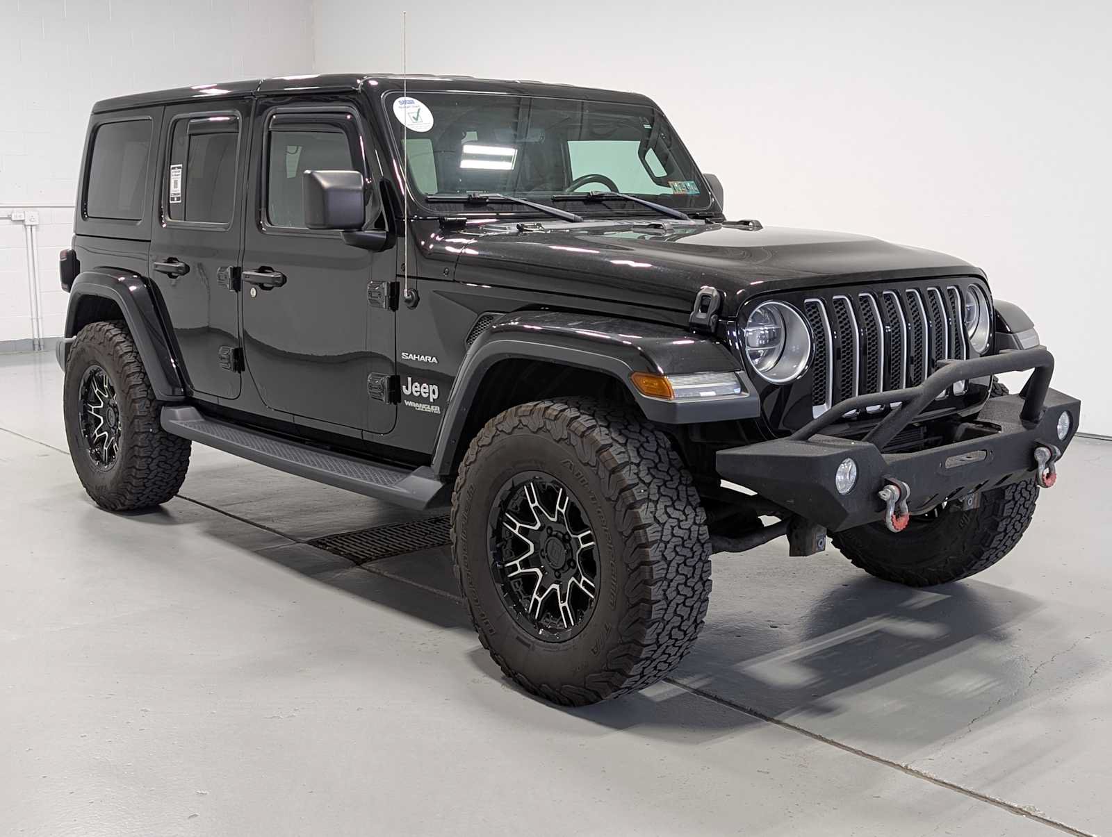 Used 2018 Jeep Wrangler Unlimited Sahara AWD/4WD image 6