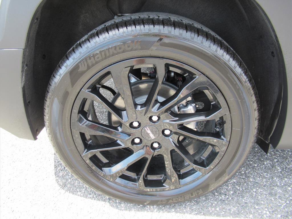 Used 2023 GMC Terrain SLT w/ Elevation Edition image 8