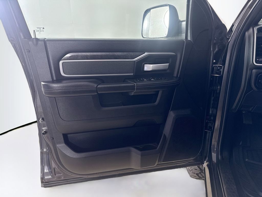 Certified 2021 RAM 2500 Big Horn w/ Night Edition AWD/4WD image 11