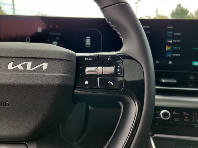 New 2027 Kia Carnival SX w/ Dark Edition Package FWD image 19