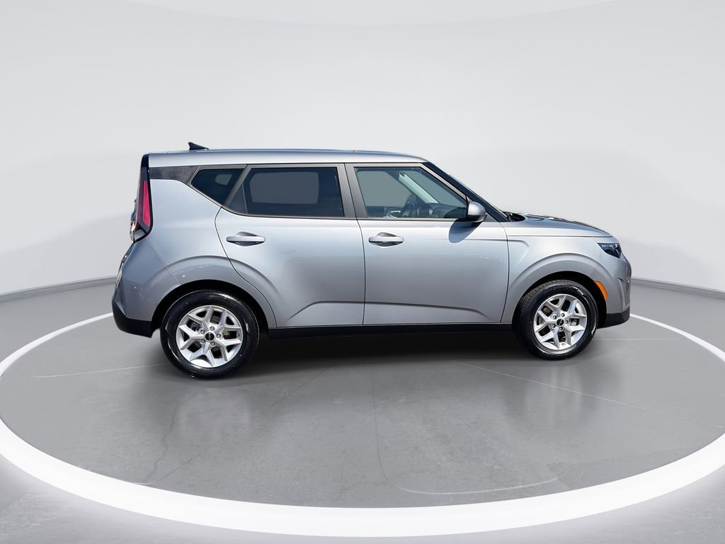 Used 2025 Kia Soul LX w/ LX Technology Package FWD image 9