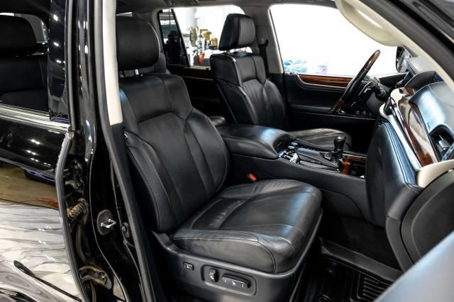 Used 2021 Lexus LX 570 4WD w/ Luxury Package image 33